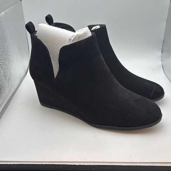 CUSHIONAIRE Women's Pull On Wedge Bootie - Soft Vegan Suede SIZE 10 BLACK - Picture 1 of 8